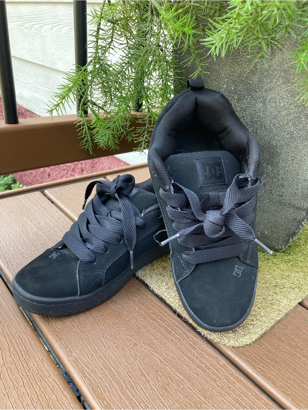 Men’s DC size 7.5 Court Graffik black monochrome skate shoes - Picture 2 of 10